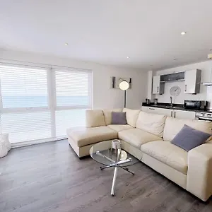 Stylish Seaview One-bedroom Apartment