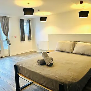 Spacious And Affordable Center Two Beds Flat Apartment