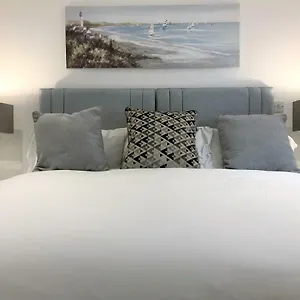 Ice House Apartment